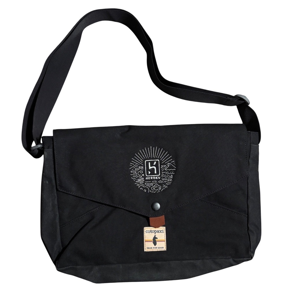 Cotopaxi Heroku Messenger Bag Black Canvas Padded Laptop Shoulder Bag Gorpcore